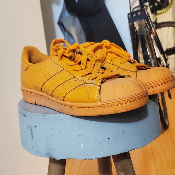 Adidas x Pharrell superstar supercolor, women's size 9 - Picture 3 of 5